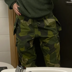 M90 byxor  - Äkta byxor från försvarsmakten, skriv för fler bilder eller mått, finns en del defekter