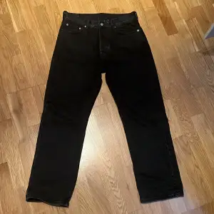 Size 30/30 mycket bra kondition, svarta jeans från weekday orginal pris 800kr