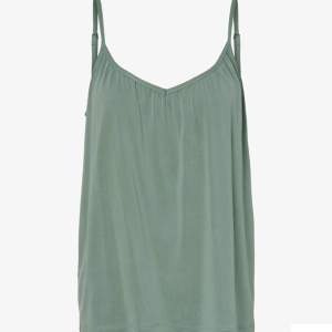 Säljer detta fina simpla olivgröna linne i storlek s-m. Super fint inför sommaren och i linneliknade material med urringning! Köpt på Zalando förra året men inte kommit till användning💕