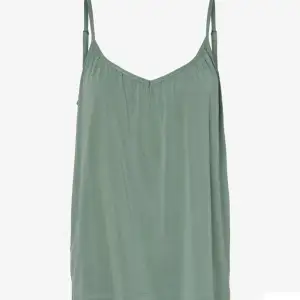 Säljer detta fina simpla olivgröna linne i storlek s-m. Super fint inför sommaren och i linneliknade material med urringning! Köpt på Zalando förra året men inte kommit till användning💕
