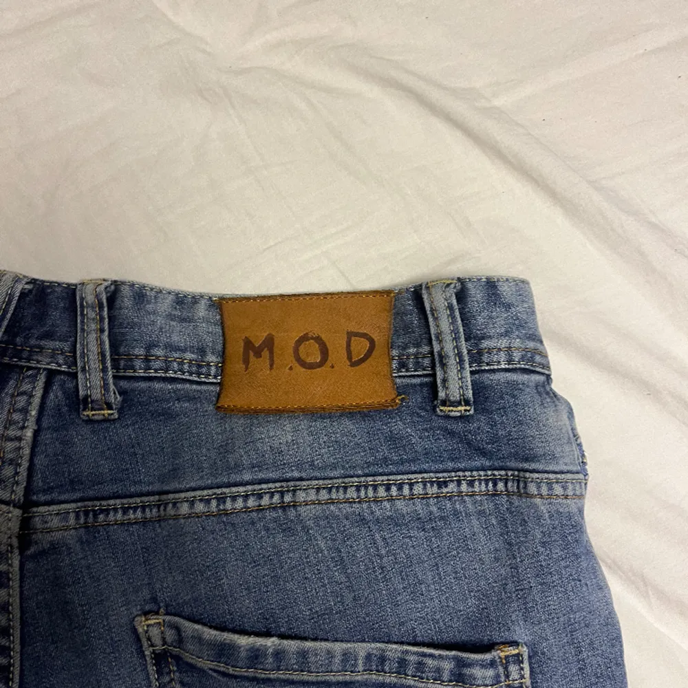 Ett par jeans från MOD väldigt sköna i stl 32 Tveka inte på att höra av dig. Jeans & Byxor.