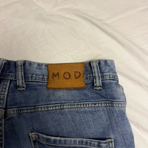 MOD Jeans - Ett par jeans från MOD väldigt sköna i stl 32 Tveka inte på att höra av dig