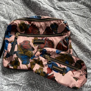 Björn Borg necessär  - Säljer dessa två Björn Borg necessärer använd få gånger och är i nyskick!Säljer båda för 400kr + frakt🫶🏼