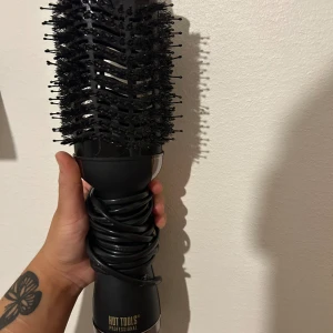Hot tools volumizer dryer  - Köpt för ungefär ett år sen, inte använd så mycke väldigt bra skick