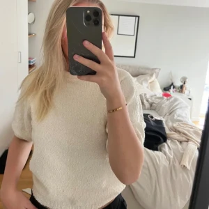 Lindex tröja - Jätte fin tröja från Lindex som är använd fåtal gånger och ser ut som ny. Nypris 400kr. Inte mina bilder💞💞