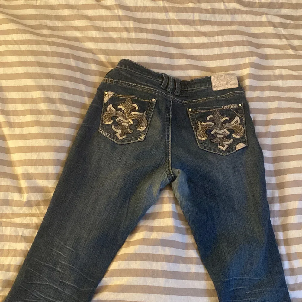 Fins bootcut jeans får 00s💕 Bara använts 2 gånger.. Jeans & Byxor.