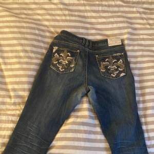 Fins bootcut jeans får 00s💕 Bara använts 2 gånger.