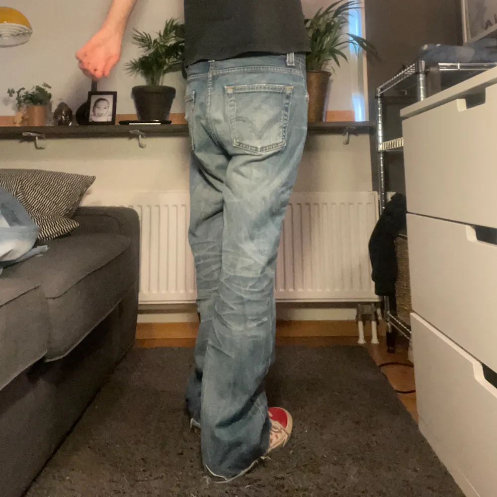 ett par feta levis 527 bootcut jeans . Jeans & Byxor.