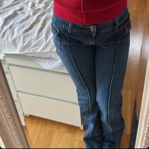 Jeans  - Low waist jeans från brandy Melville!  Köpt för 1 år sen, de är använda men väldigt bra kick!💗 Säljer då de inte är min stil längre🥰
