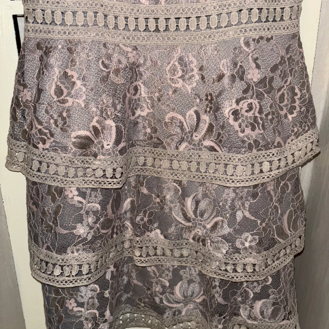 Sötaste klänningen broderier spets volanger fest vardag vår sommar  - 91