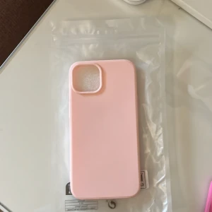 Rosa mobilskal - Säljer mitt jättefina rosa mobilskal som kom hem idag, säljer den för att det inte riktigt var den färg jag ville ha❤️