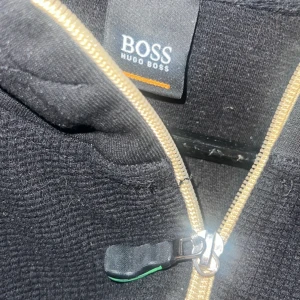 En hugo boss hoodie - Använd ett par gånger annars i bra skick.
