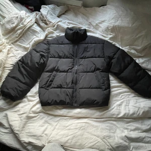 Pufferjacka - Pufferjacka från reclaimed vintage, knappt använd.  Skick 10/10