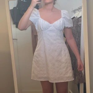 Super fin sommarklänning!💞 - Fin klänning i storlek M från H&M som bara är använd en gång