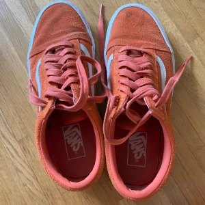 Vans!  - Orange vans, bra skick:) storlek 40
