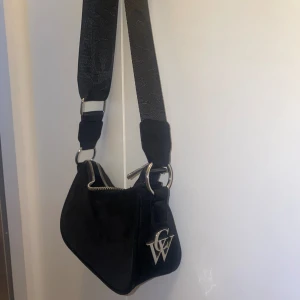 Väska - Axelremsväska från Carin Wester