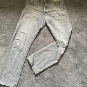 Mycket fina Jack & Jones jeans som ej kommer till användning använda 10 tal gånger men inte mer än så. Passar utmärkt till dom flesta outfitsen. Skriv för mer info!