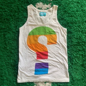 Sweet SKTBS linne - Skönt linne från Sweet SKTBS. Uppskattat skick 6/10. Skicka ett meddelande innan köp!