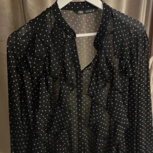 Prickig blus - Från zara storlek L. Aldrig använd 