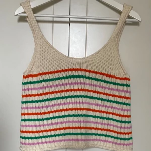 Randigt linne  - Somrigt linne från zara i jättebra skick, strl S☀️💕