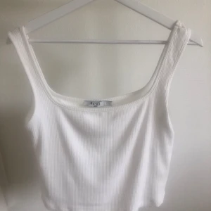 Linne NAKD - I fint skick. Endast använd en gång 