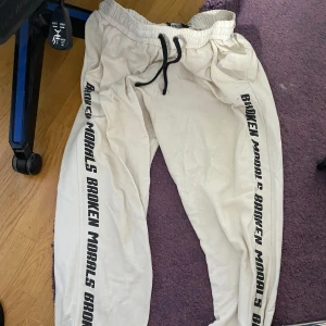 Mjukisbyxa  - Vit mjukisbyxa 