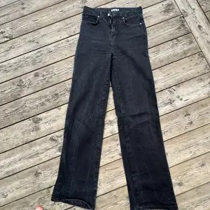 Svarta madlady jeans storlek 34.