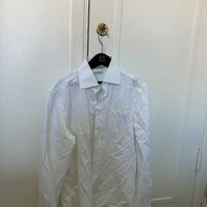 Suitsupply skjorta - Suitsupply skjorta i strl 38, Slim fit