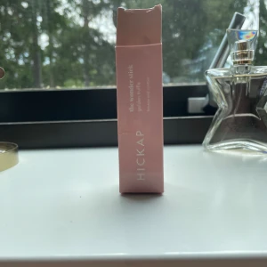 Hickap bronzer! - Säljer min helt nya Hickap bronzer! 💞aldrig använd bara provat på handen en gång, säljer pågrund av att jag har två. Ordinarie pris 220kr mitt pris 155kr 🙏🏼färg ”golden truffle”