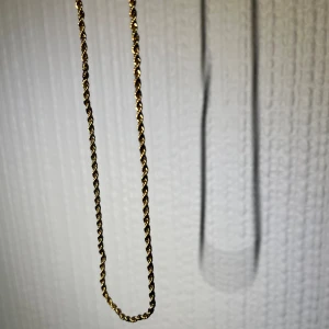 Cordell kedja guld 3mm 45 cm - Nyköpt och inte använd alls. Öppen för att diskutera priset.