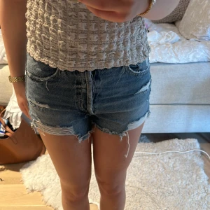 Jeansshorts  - Jeansshorts från Zara, använd ett förtal gånger!