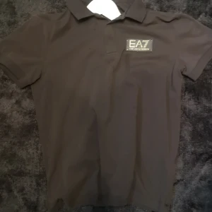 Armani pike - Använd en till två gånger Väldigt fin tröja 