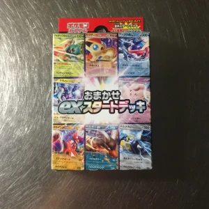 Pokémon kort  - Köpt i Japan. Säljs endast i Japan. 60st kort sammanlagt. Har aldrig kollat vad som finns inuti. 
