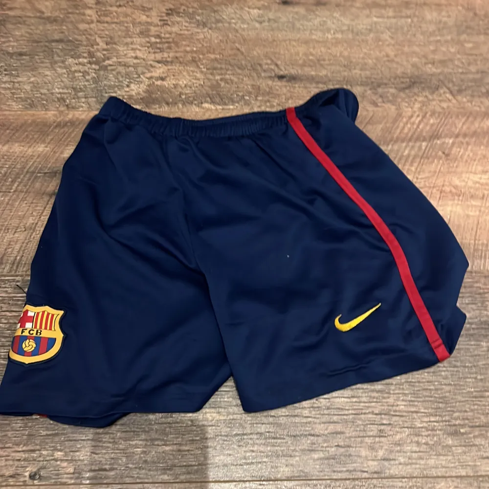 Nike Barcelona shorts, skick 6/10. Passar 130-150cm. Shorts.