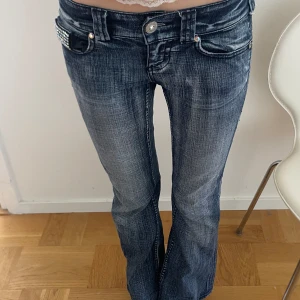 Lowwaist bootcut jeans - Sååå coola! Säljer för att de tyvärr är lite för korta i benen på mig❤️ Använd gärna köp nu!