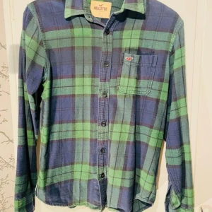 Hollistar skjorta  - Fint skjorta och utan skador 