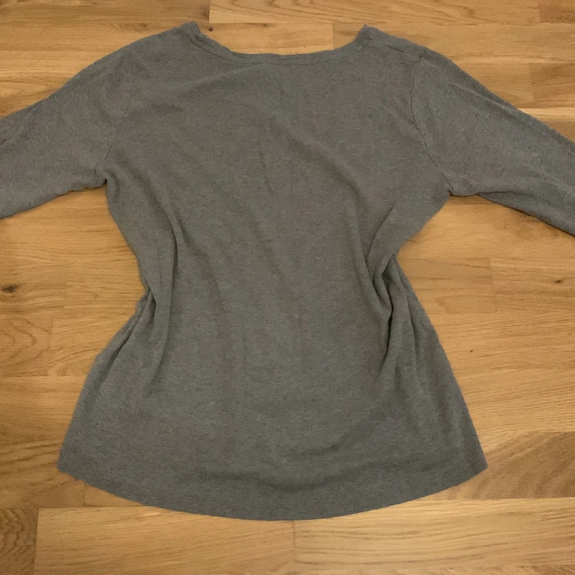 Grå långärmad T-shirt - 91