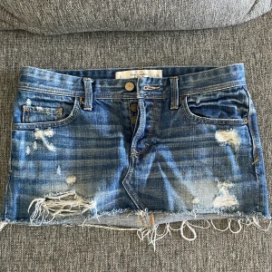 lågmidjad jeanskjol - storlek xs/s