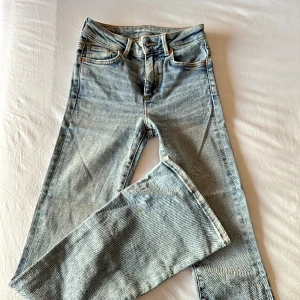 Bootcut jeans - Jeans i bra skick från bikbok💞