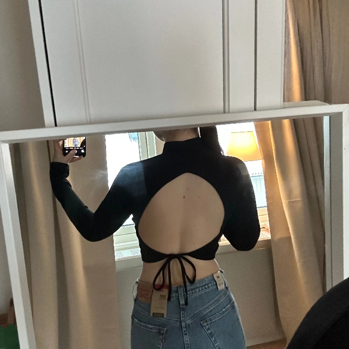 Svart topp med öppen rygg  - 90