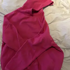 Rosa hoodie från NewYorker, strl xs men oversize i modellen💕