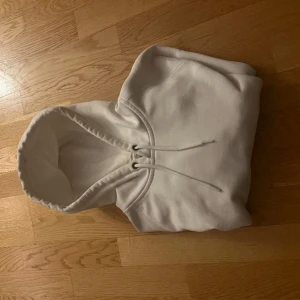 Carthart hoodie - Säljer nu denna feta carhartt hoodien. Storleken L men passar M om du gillar lite oversize. Pris kan diskuteras. Skicket är i topp och har endast används 2 gånger 
