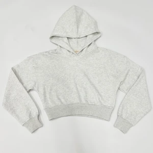 Croppad Hoodie Från Alobha Label - Säljer nu denna superfina croppade limited edition hoodien från det populära märket Alobha Label. Hoodien är nästintill oanvänd då den var aningen för stor på mig som vanligtvis bär en storlek XS. Perfekt nu på våren! 🌸