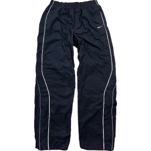 Nike Trackpants - Träningsbyxor från Nike i storlek M. Ställ gärna frågor!😊