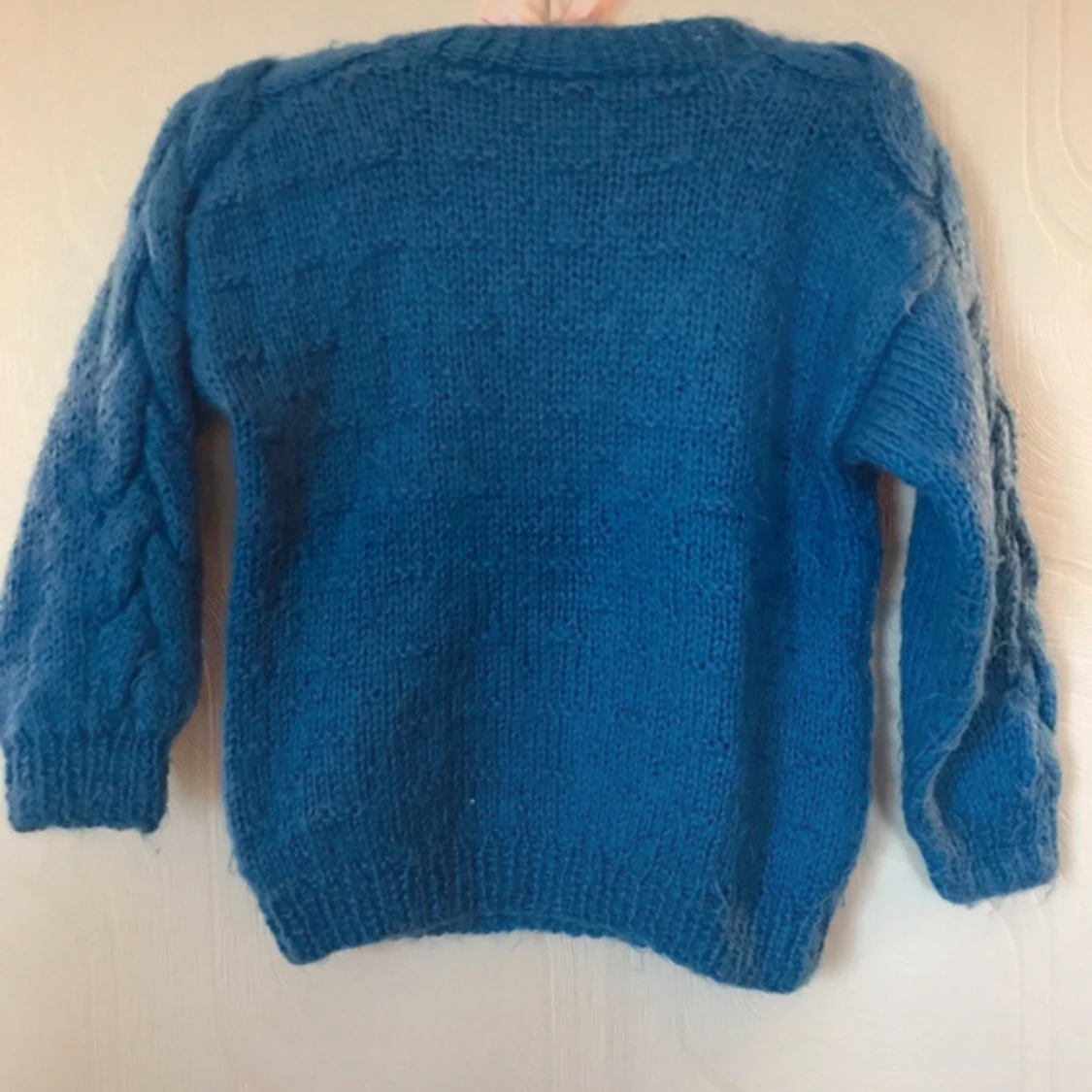 Mörkblå tröja  - 91