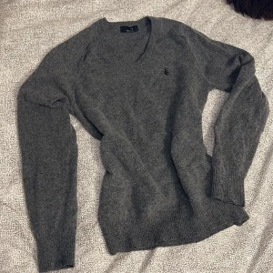 Stickad tröja Selected - Superfin stickad tröja från Selected. 80 % ull, 20% nylon. Fint skick! Strl S