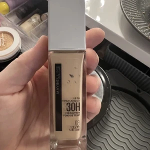 Maybelline foundation  - Maybelline foundation, endast testad 1 gång. 