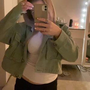 jeansjacka  - ljusgrön jeansjacka ❤️