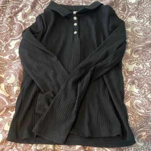 Fin tröja ❤️ - Skriv för frågor ❤️