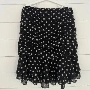 Säljer denna gulliga kjol från Nakd i storlek 34, fint skick☺️ 